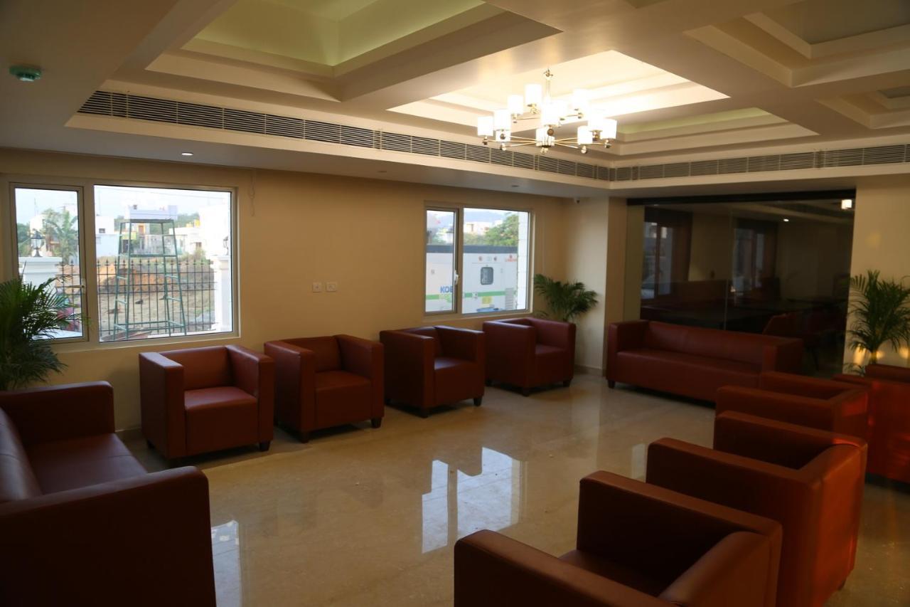 Hotel Skanda Palace Thiruttani 外观 照片