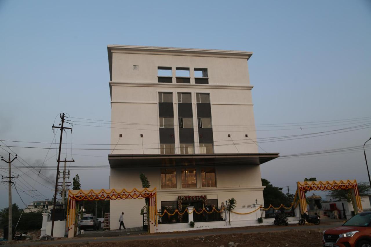 Hotel Skanda Palace Thiruttani 外观 照片