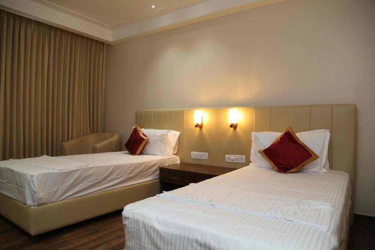 Hotel Skanda Palace Thiruttani 外观 照片